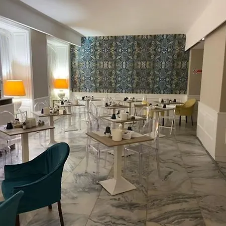 Bristol Hotel 3*