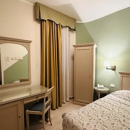 Отель Bristol 3*